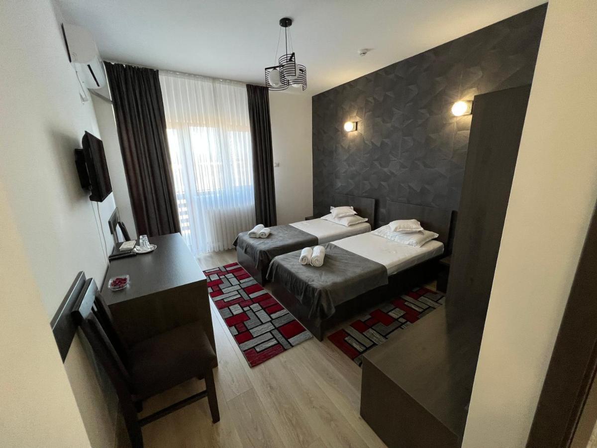 Motel Infinit Târgu Jiu Екстериор снимка