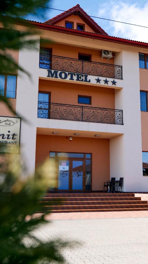 Motel Infinit Târgu Jiu Екстериор снимка